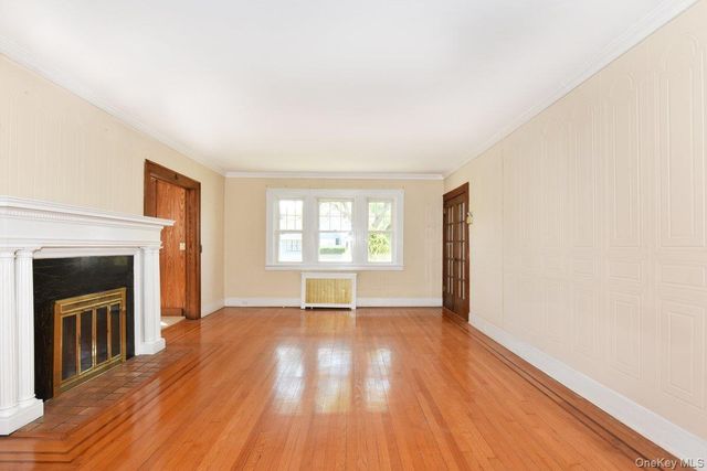 182 Ferncroft Road, Mineola, NY 11501