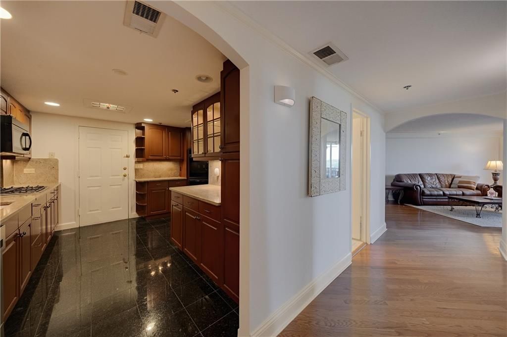 Image 12 of property listing at 1501 Clairmont Road 1732, Decatur, GA 30033