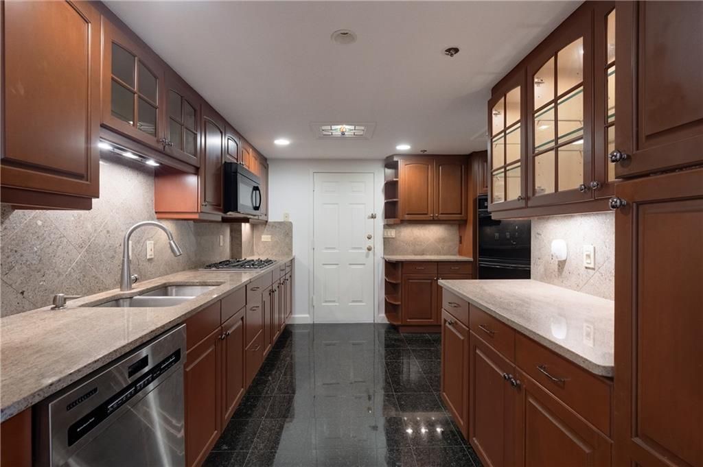 Image 13 of property listing at 1501 Clairmont Road 1732, Decatur, GA 30033