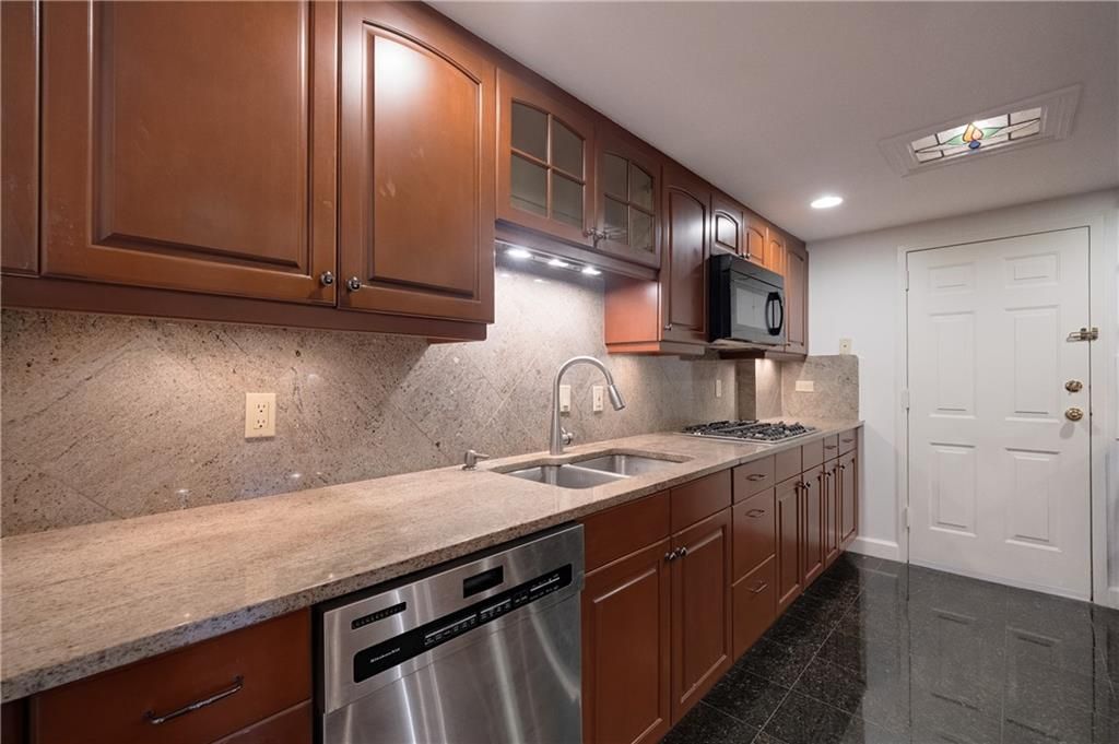 Image 16 of property listing at 1501 Clairmont Road 1732, Decatur, GA 30033