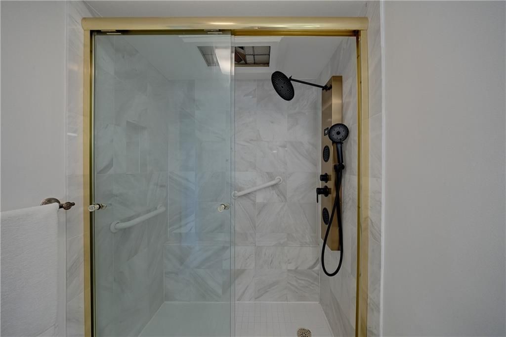 Image 8 of property listing at 1501 Clairmont Road 1732, Decatur, GA 30033