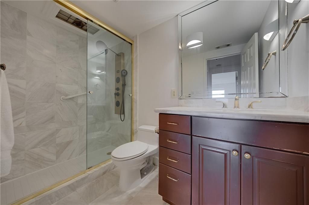 Image 9 of property listing at 1501 Clairmont Road 1732, Decatur, GA 30033