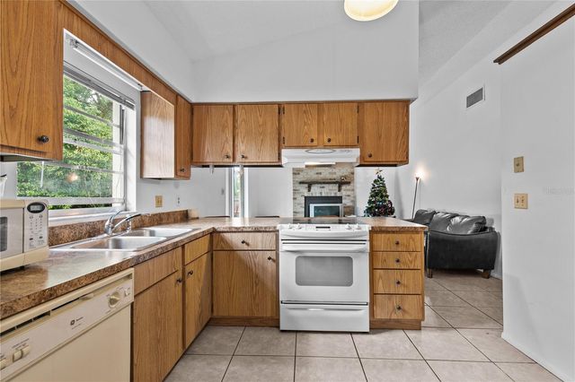 717 LANCEWOOD DRIVE, Winter Springs, FL 32708