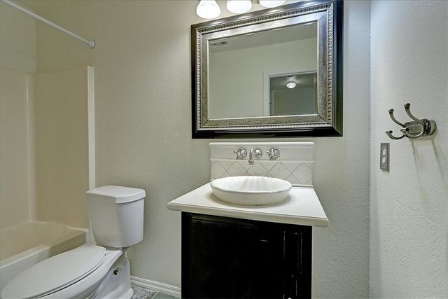7933 Elk Dr, Corpus Christi, TX 78414