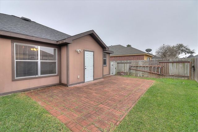 7933 Elk Dr, Corpus Christi, TX 78414