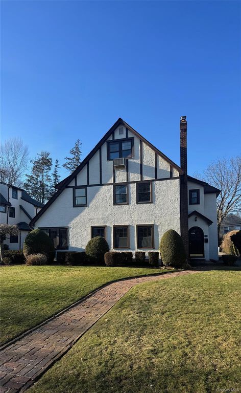 119 Chestnut Street, Garden City, NY 11530