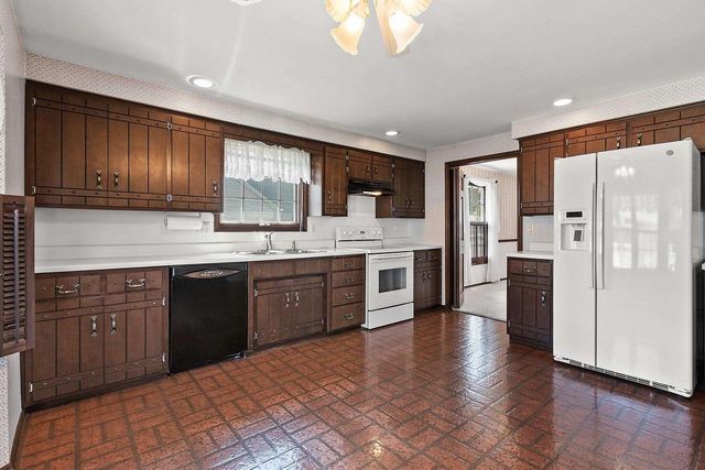 607 RIDGEVIEW COURT, Green Bay, WI 54301