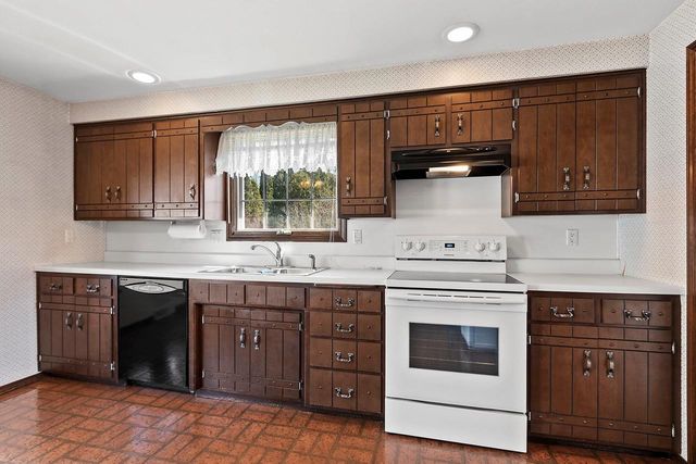 607 RIDGEVIEW COURT, Green Bay, WI 54301