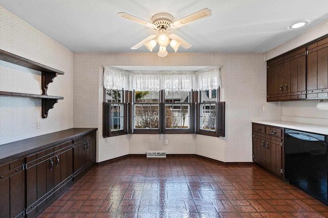 607 RIDGEVIEW COURT, Green Bay, WI 54301