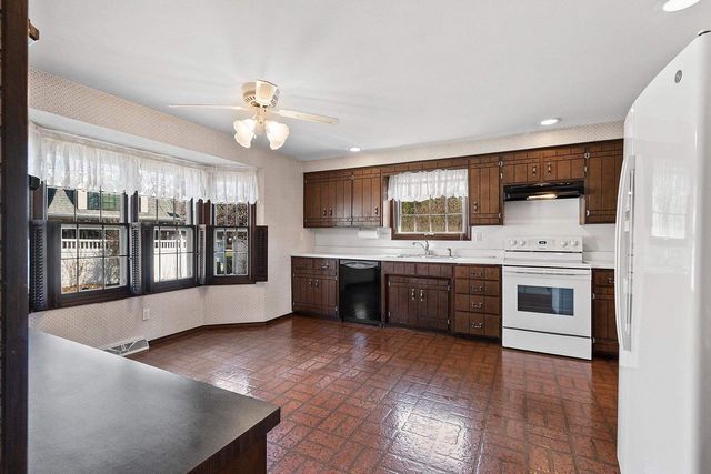 607 RIDGEVIEW COURT, Green Bay, WI 54301