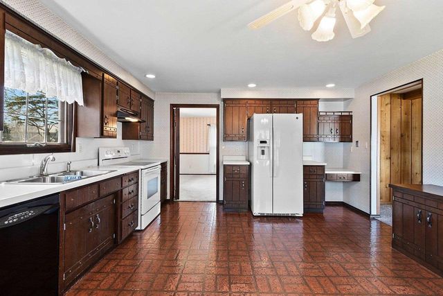 607 RIDGEVIEW COURT, Green Bay, WI 54301