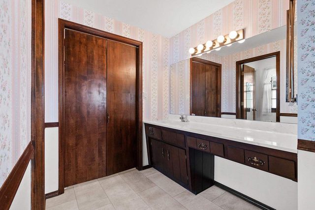 607 RIDGEVIEW COURT, Green Bay, WI 54301