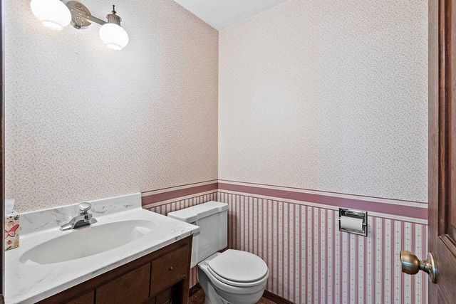 607 RIDGEVIEW COURT, Green Bay, WI 54301