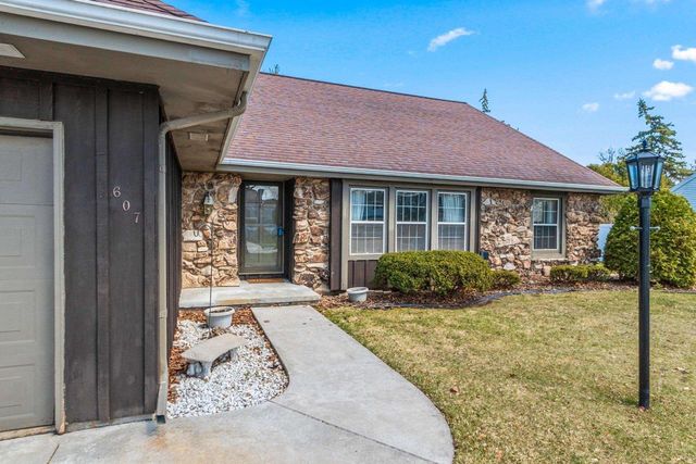 607 RIDGEVIEW COURT, Green Bay, WI 54301