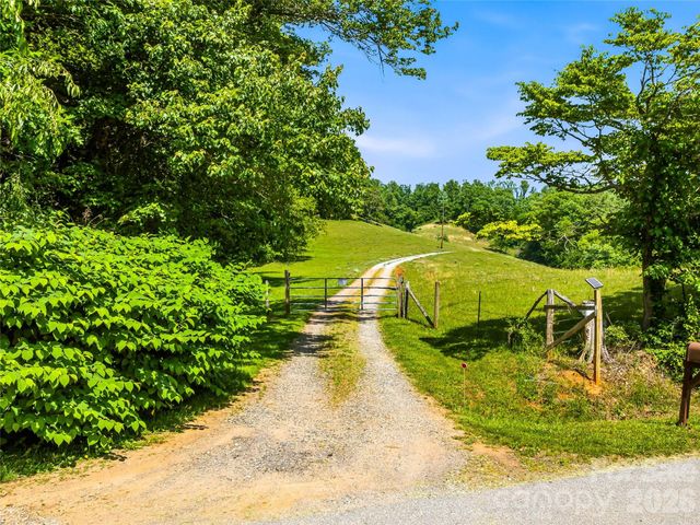 52 Chapel Hill Church Road, Asheville, NC 28803