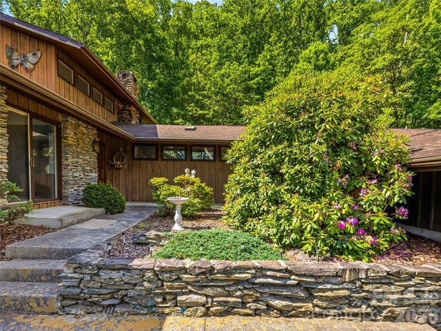 52 Chapel Hill Church Road, Asheville, NC 28803