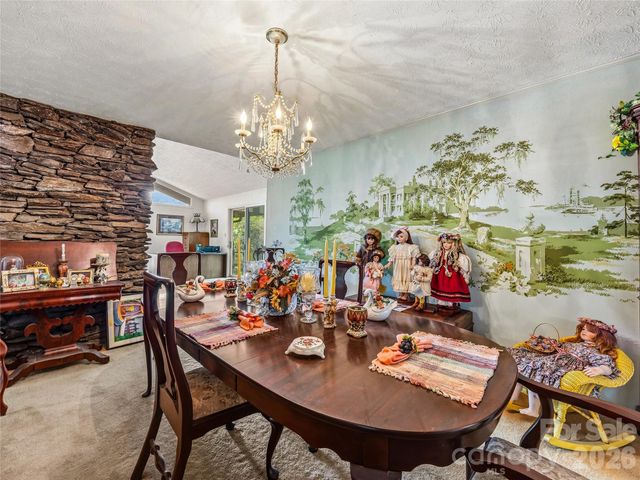 52 Chapel Hill Church Road, Asheville, NC 28803
