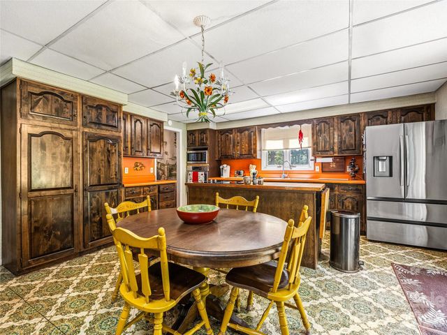 52 Chapel Hill Church Road, Asheville, NC 28803