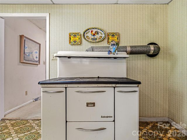 52 Chapel Hill Church Road, Asheville, NC 28803