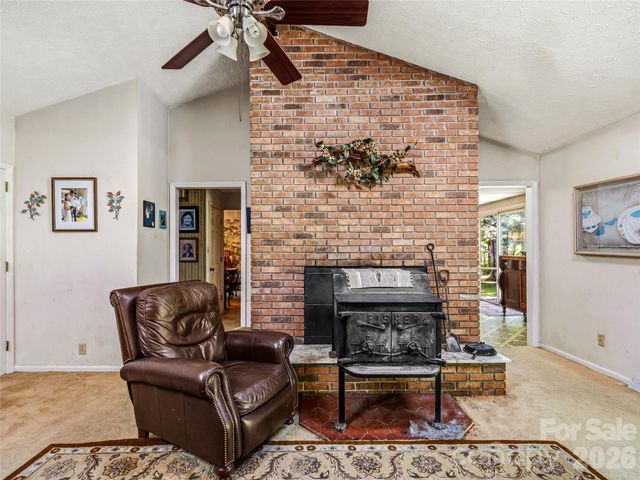52 Chapel Hill Church Road, Asheville, NC 28803