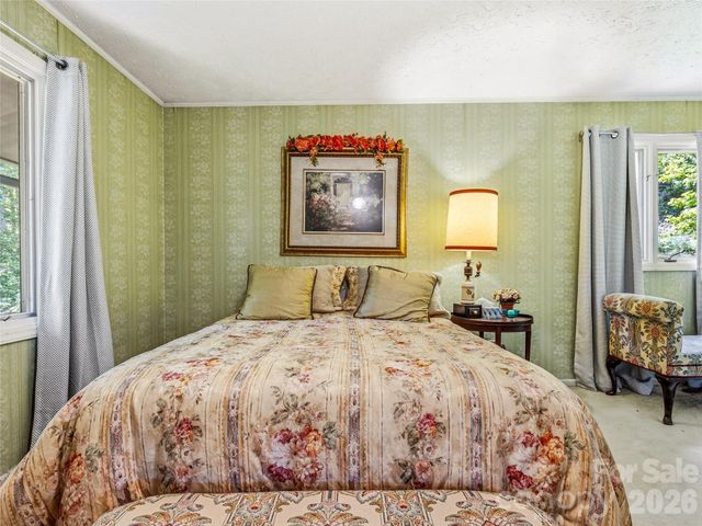 52 Chapel Hill Church Road, Asheville, NC 28803