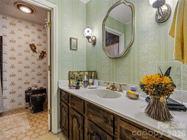52 Chapel Hill Church Road, Asheville, NC 28803