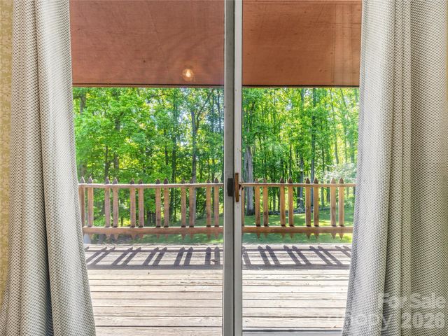 52 Chapel Hill Church Road, Asheville, NC 28803