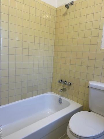 212 5th Avenue, West Babylon, NY 11704