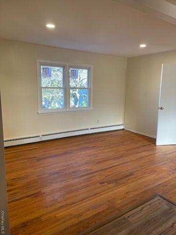 212 5th Avenue, West Babylon, NY 11704