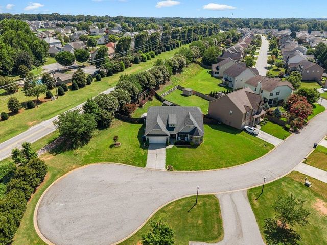 290 Noble Creek Road, Woodruff, SC 29388