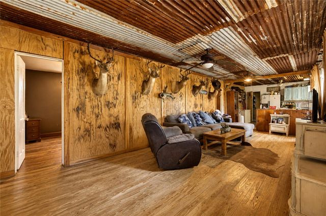 10802 County Road 203, Plantersville, TX 77363