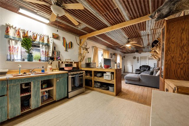 10802 County Road 203, Plantersville, TX 77363
