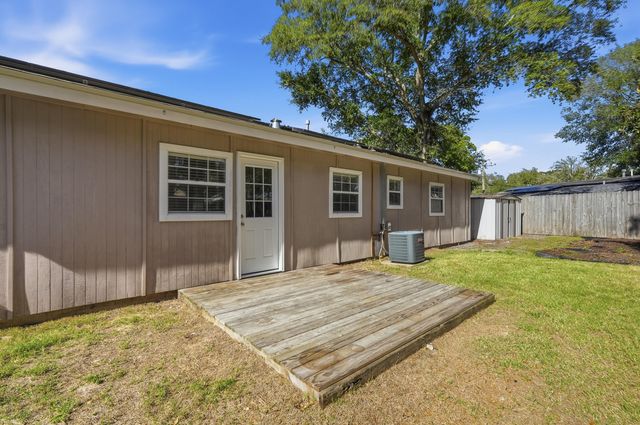 20 Kohler Drive, Mary Esther, FL 32569