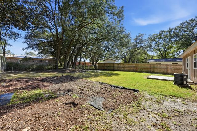 20 Kohler Drive, Mary Esther, FL 32569