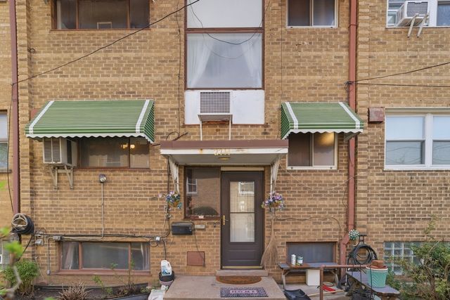 2711 W Balmoral Avenue, Chicago, IL 60625