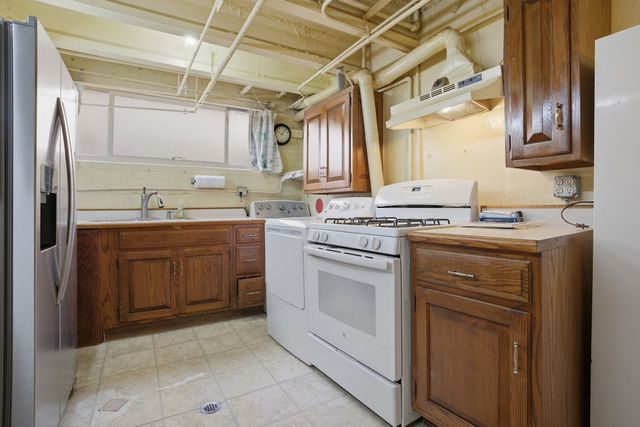 2711 W Balmoral Avenue, Chicago, IL 60625