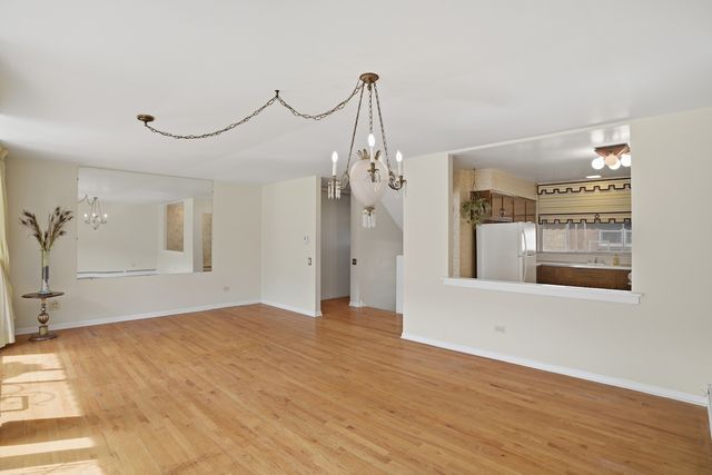 2711 W Balmoral Avenue, Chicago, IL 60625