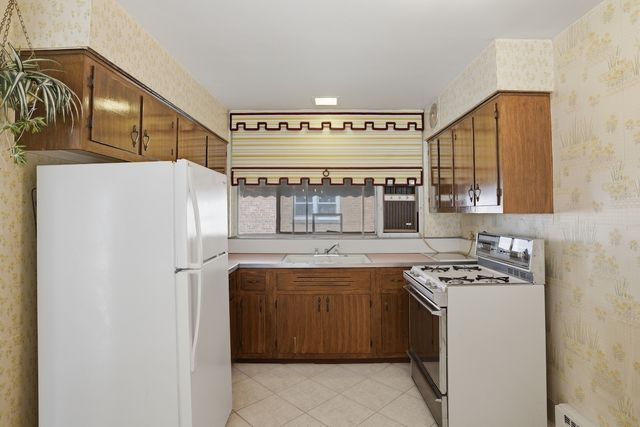 2711 W Balmoral Avenue, Chicago, IL 60625