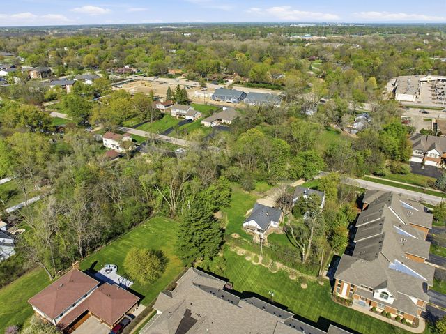 882 N FRANKLIN Avenue, Palatine, IL 60067