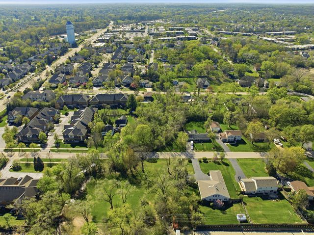 882 N FRANKLIN Avenue, Palatine, IL 60067