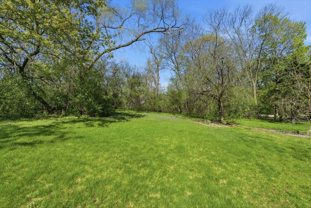 882 N FRANKLIN Avenue, Palatine, IL 60067