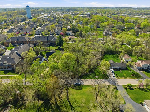 882 N FRANKLIN Avenue, Palatine, IL 60067