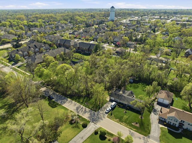 882 N FRANKLIN Avenue, Palatine, IL 60067