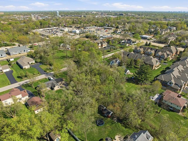 882 N FRANKLIN Avenue, Palatine, IL 60067