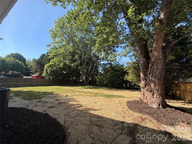 4339 Bathurst Drive, Charlotte, NC 28227