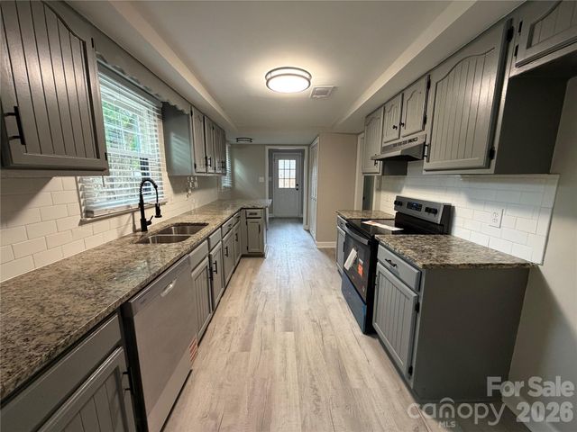 4339 Bathurst Drive, Charlotte, NC 28227