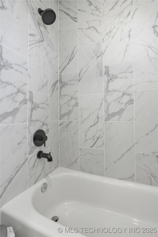 2714 Falls Bend Drive, Sapulpa, OK 74066