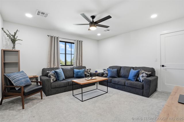 2714 Falls Bend Drive, Sapulpa, OK 74066