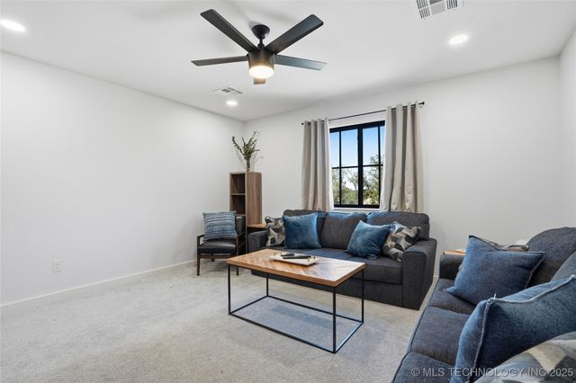 2714 Falls Bend Drive, Sapulpa, OK 74066