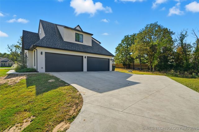 2714 Falls Bend Drive, Sapulpa, OK 74066